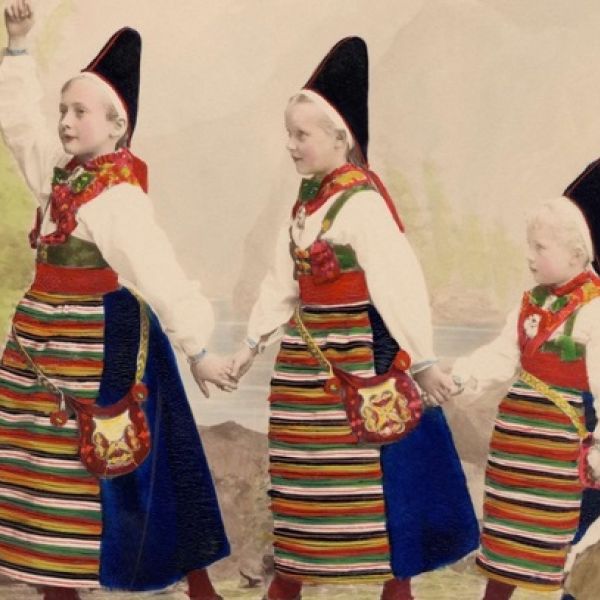 Gösta Florman's Folk Costume Photography